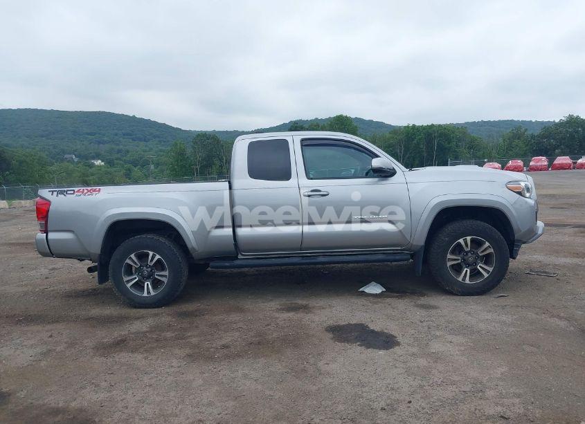 Photo 13 of 2017 Toyota Tacoma TRD SPORT (VIN 5TFSZ5AN7HX115414)