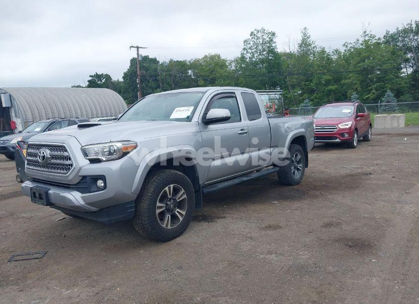 Photo 2 of 2017 Toyota Tacoma TRD SPORT (VIN 5TFSZ5AN7HX115414)