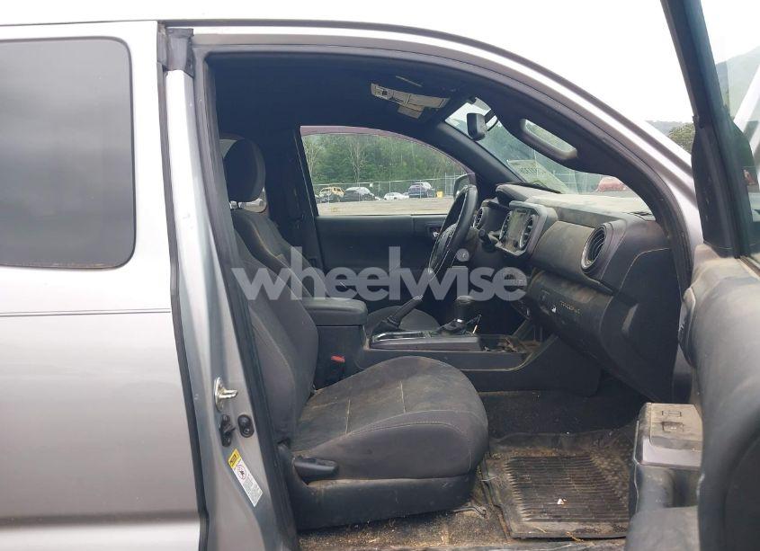 Photo 5 of 2017 Toyota Tacoma TRD SPORT (VIN 5TFSZ5AN7HX115414)