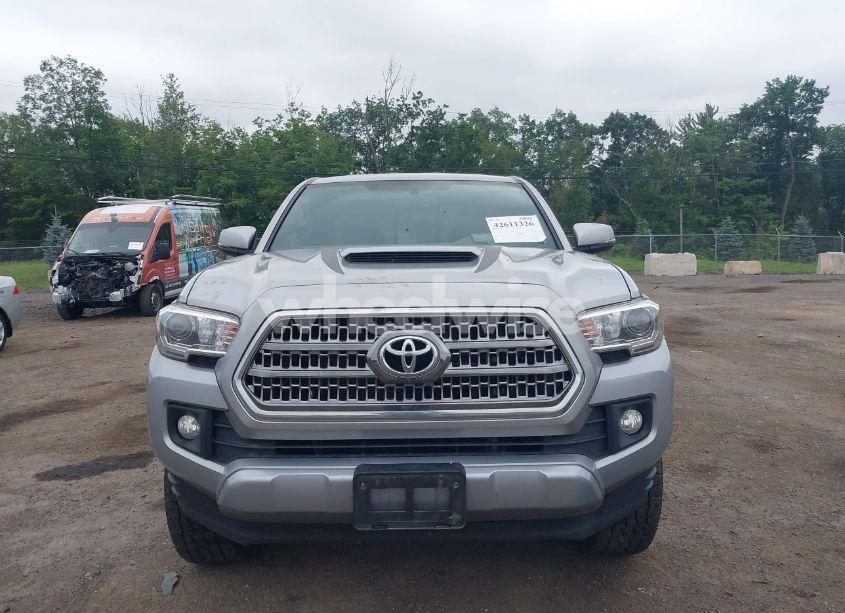 Photo 6 of 2017 Toyota Tacoma TRD SPORT (VIN 5TFSZ5AN7HX115414)