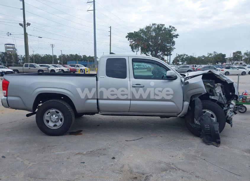 Photo 13 of 2016 Toyota Tacoma SR5 V6 (VIN 5TFSZ5AN8GX032668)