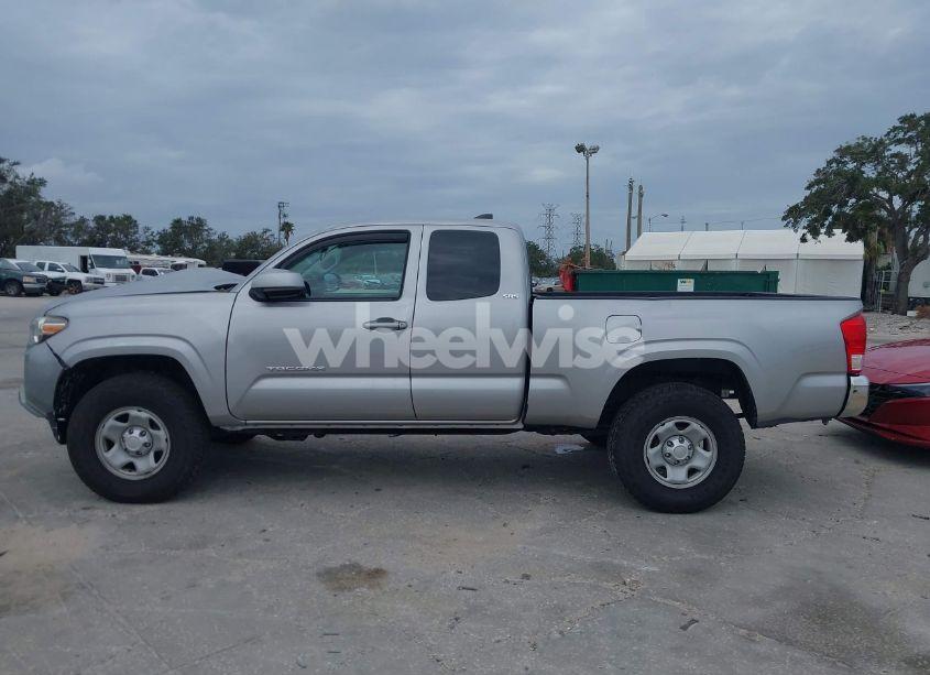 Photo 14 of 2016 Toyota Tacoma SR5 V6 (VIN 5TFSZ5AN8GX032668)