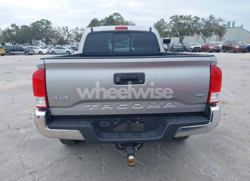 Photo 16 of 2016 Toyota Tacoma SR5 V6 (VIN 5TFSZ5AN8GX032668)