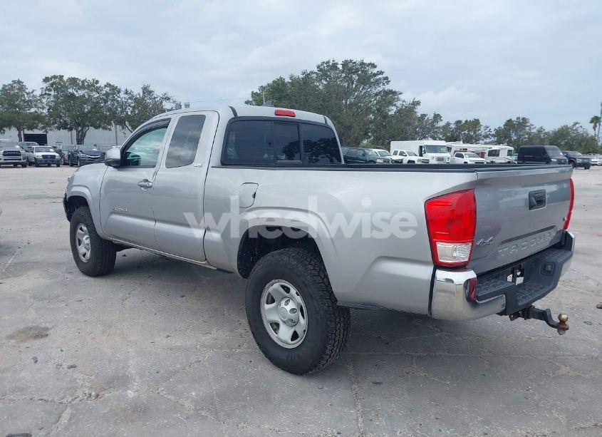 Photo 3 of 2016 Toyota Tacoma SR5 V6 (VIN 5TFSZ5AN8GX032668)