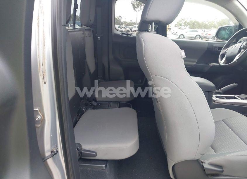 Photo 8 of 2016 Toyota Tacoma SR5 V6 (VIN 5TFSZ5AN8GX032668)