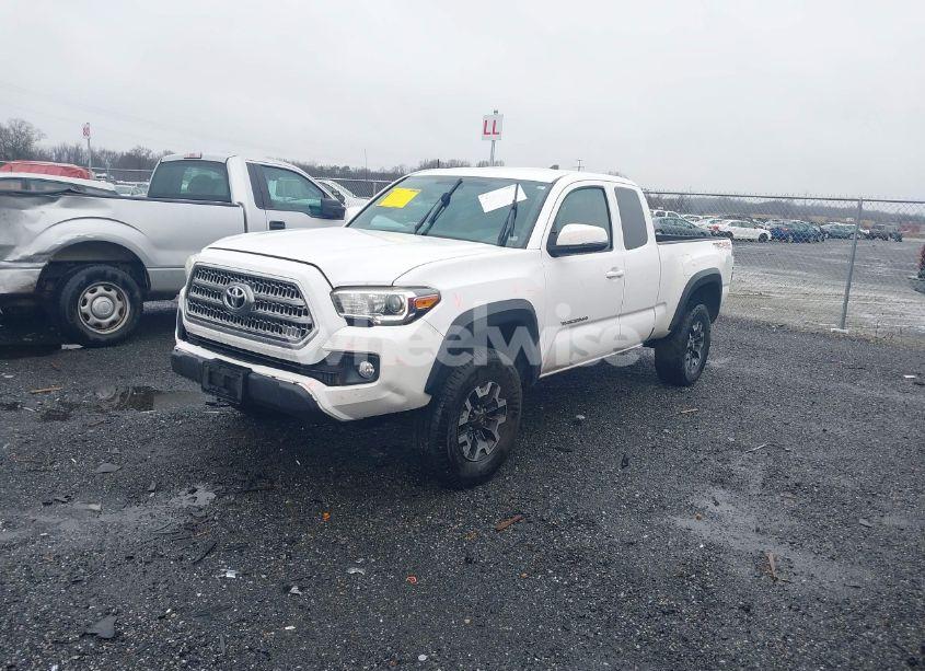 Photo 2 of 2017 Toyota Tacoma TRD OFF ROAD (VIN 5TFSZ5AN8HX056311)