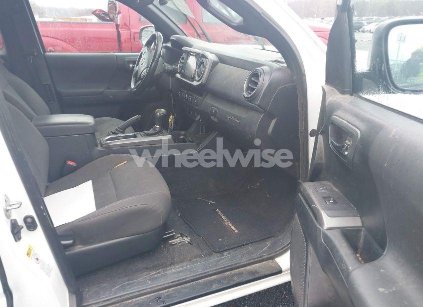 Photo 5 of 2017 Toyota Tacoma TRD OFF ROAD (VIN 5TFSZ5AN8HX056311)