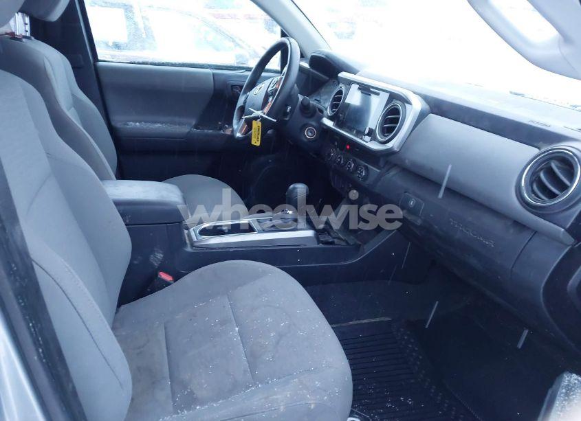 Photo 5 of 2019 Toyota Tacoma SR5 V6 (VIN 5TFSZ5AN8KX184460)