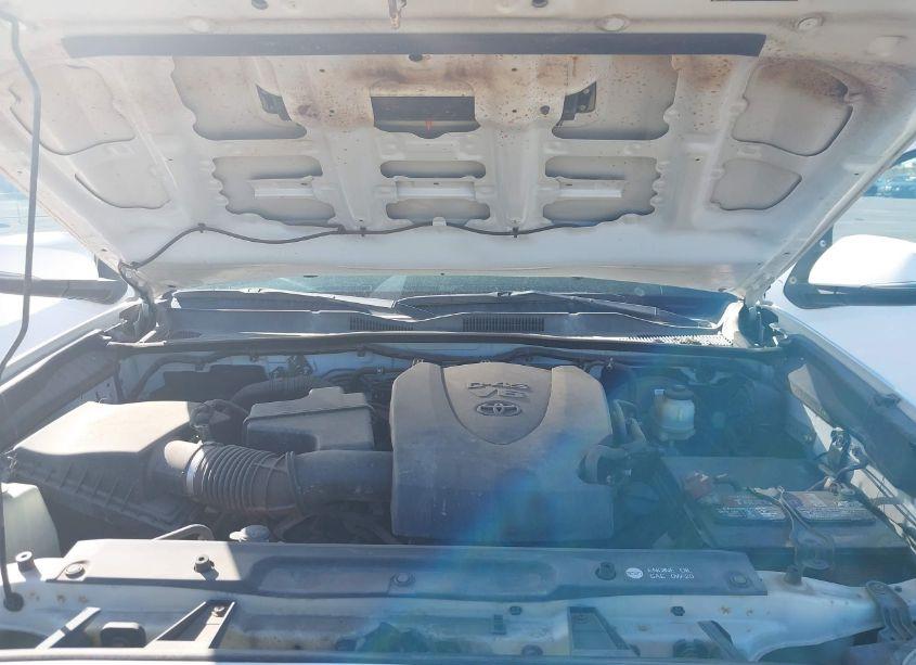 Photo 10 of 2016 Toyota Tacoma SR5 V6 (VIN 5TFSZ5AN9GX005639)