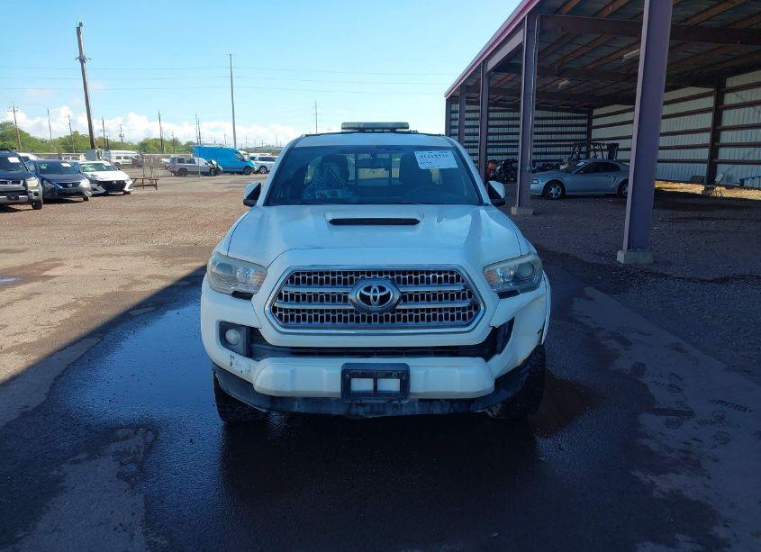 Photo 12 of 2016 Toyota Tacoma SR5 V6 (VIN 5TFSZ5AN9GX005639)