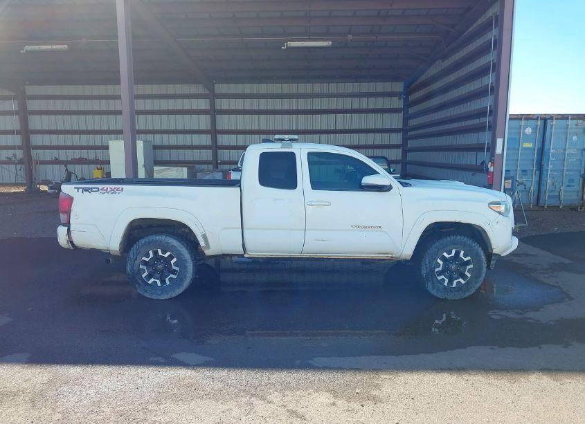 Photo 13 of 2016 Toyota Tacoma SR5 V6 (VIN 5TFSZ5AN9GX005639)