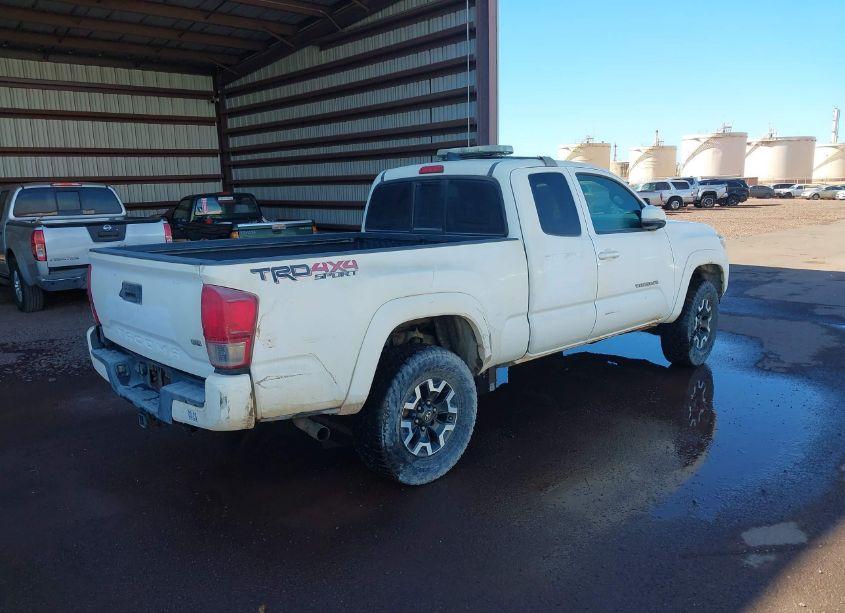 Photo 4 of 2016 Toyota Tacoma SR5 V6 (VIN 5TFSZ5AN9GX005639)