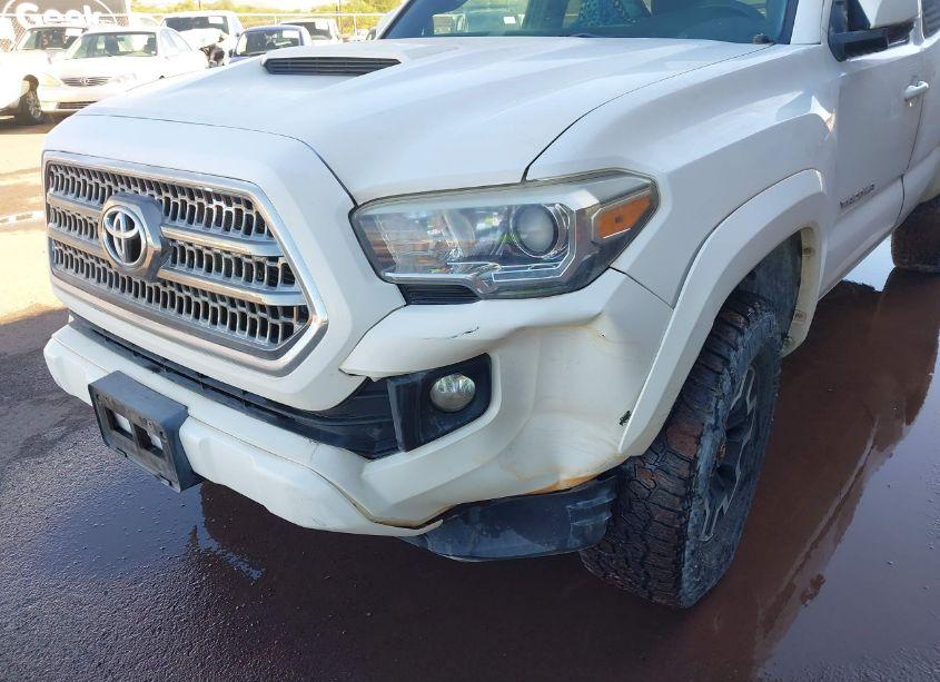 Photo 6 of 2016 Toyota Tacoma SR5 V6 (VIN 5TFSZ5AN9GX005639)