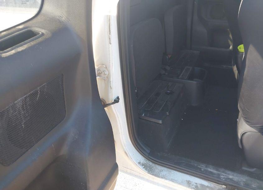 Photo 8 of 2016 Toyota Tacoma SR5 V6 (VIN 5TFSZ5AN9GX005639)