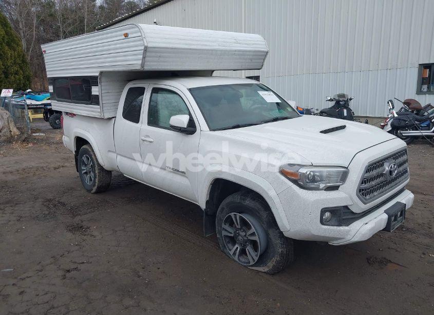 2017 Toyota Tacoma TRD SPORT (VIN 5TFSZ5AN9HX054664) main photo