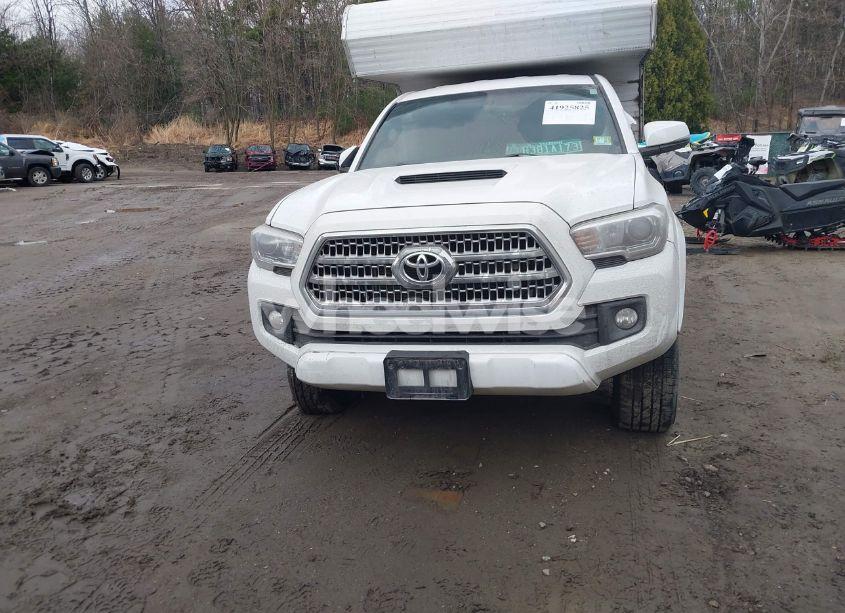 Photo 12 of 2017 Toyota Tacoma TRD SPORT (VIN 5TFSZ5AN9HX054664)