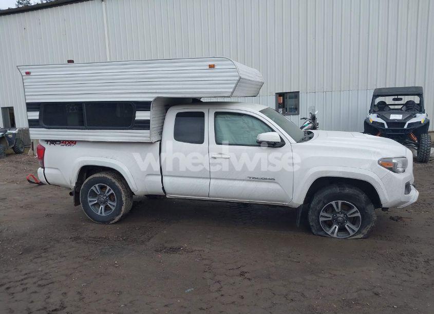 Photo 13 of 2017 Toyota Tacoma TRD SPORT (VIN 5TFSZ5AN9HX054664)