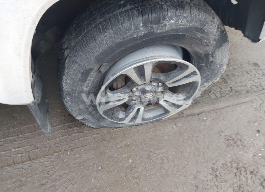 Photo 17 of 2017 Toyota Tacoma TRD SPORT (VIN 5TFSZ5AN9HX054664)