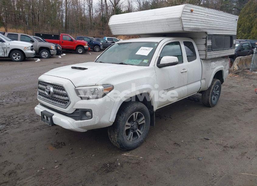 Photo 2 of 2017 Toyota Tacoma TRD SPORT (VIN 5TFSZ5AN9HX054664)