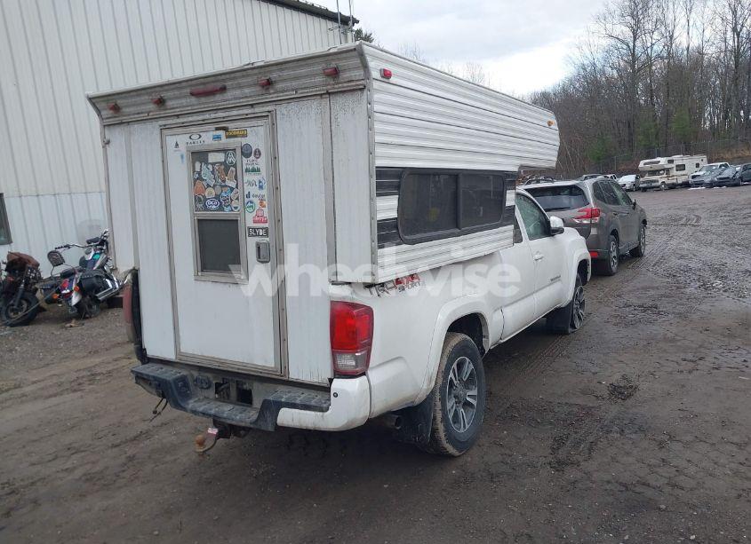 Photo 4 of 2017 Toyota Tacoma TRD SPORT (VIN 5TFSZ5AN9HX054664)