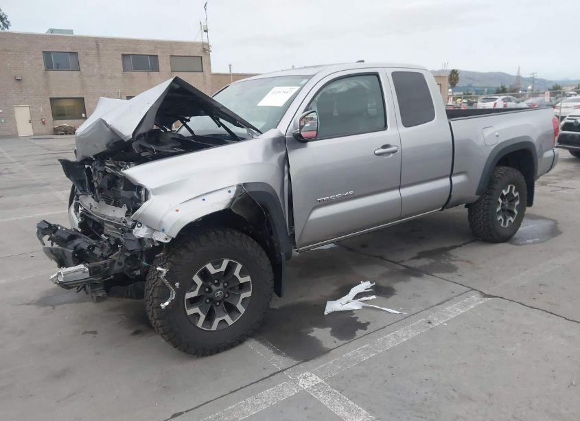 Photo 2 of 2018 Toyota Tacoma TRD OFF ROAD (VIN 5TFSZ5AN9JX164751)