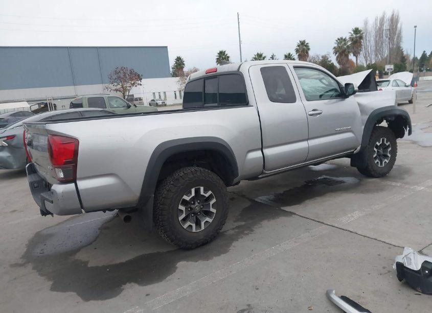 Photo 4 of 2018 Toyota Tacoma TRD OFF ROAD (VIN 5TFSZ5AN9JX164751)