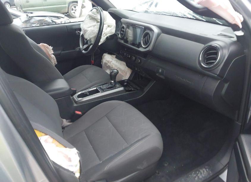 Photo 5 of 2018 Toyota Tacoma TRD OFF ROAD (VIN 5TFSZ5AN9JX164751)