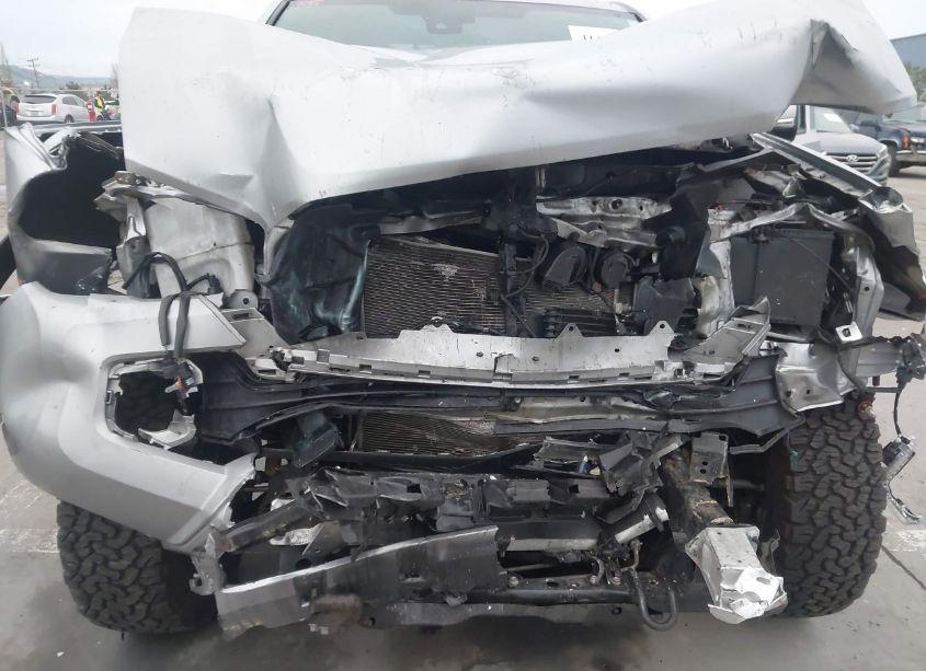 Photo 6 of 2018 Toyota Tacoma TRD OFF ROAD (VIN 5TFSZ5AN9JX164751)