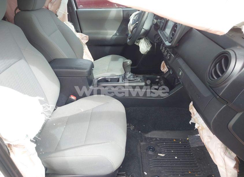 Photo 5 of 2019 Toyota Tacoma SR V6 (VIN 5TFSZ5AN9KX198805)