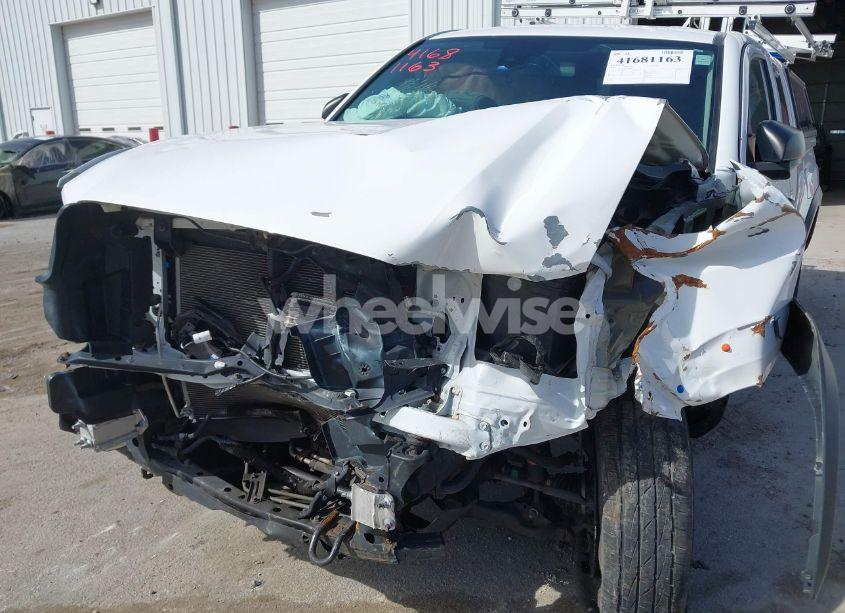 Photo 6 of 2019 Toyota Tacoma SR V6 (VIN 5TFSZ5AN9KX198805)