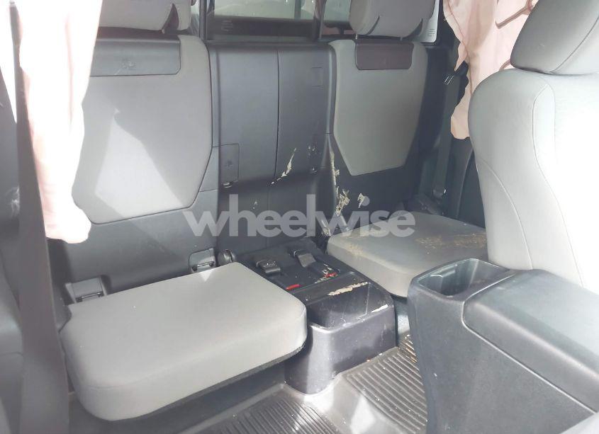 Photo 8 of 2019 Toyota Tacoma SR V6 (VIN 5TFSZ5AN9KX198805)