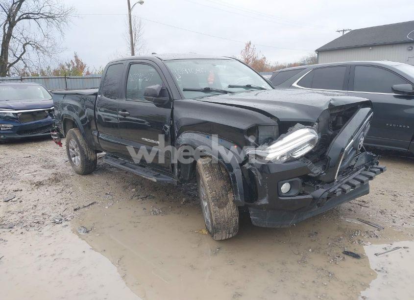 2016 Toyota Tacoma SR5 V6 (VIN 5TFSZ5ANXGX017671) main photo