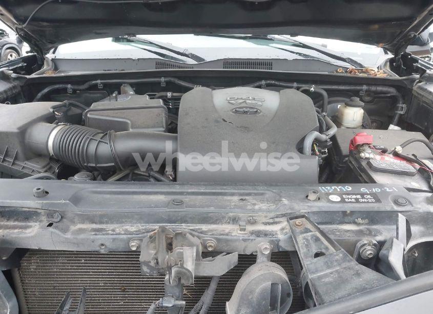 Photo 10 of 2016 Toyota Tacoma SR5 V6 (VIN 5TFSZ5ANXGX017671)