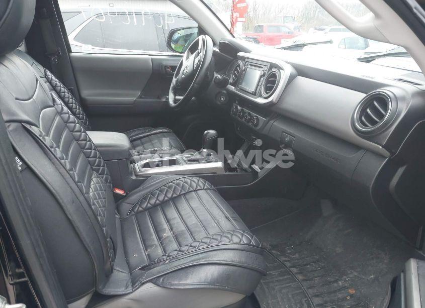 Photo 5 of 2016 Toyota Tacoma SR5 V6 (VIN 5TFSZ5ANXGX017671)