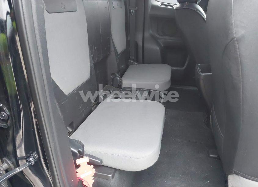 Photo 8 of 2016 Toyota Tacoma SR5 V6 (VIN 5TFSZ5ANXGX017671)