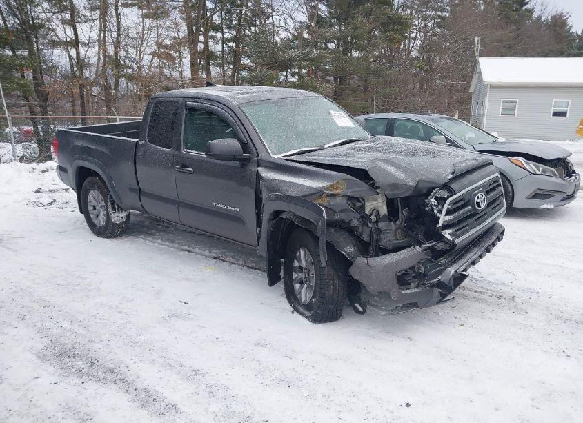 2017 Toyota Tacoma SR5 V6 (VIN 5TFSZ5ANXHX119179) main photo