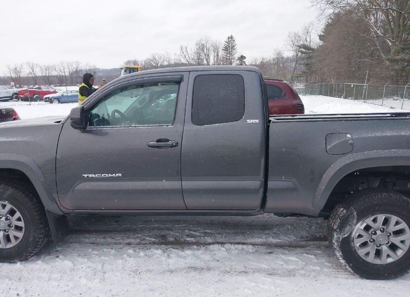 Photo 15 of 2017 Toyota Tacoma SR5 V6 (VIN 5TFSZ5ANXHX119179)