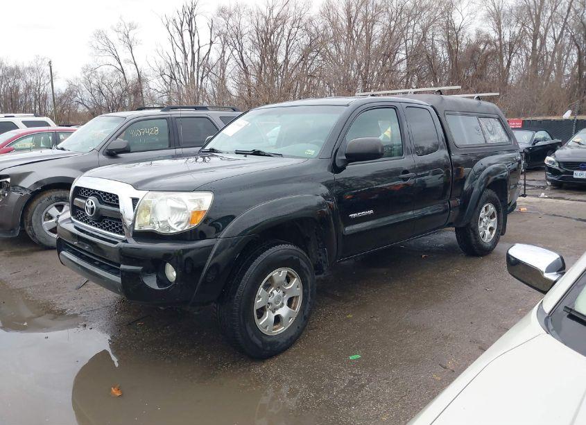 Photo 2 of 2011 Toyota Tacoma PRERUNNER ACCESS CAB (VIN 5TFTU4GN0BX009964)