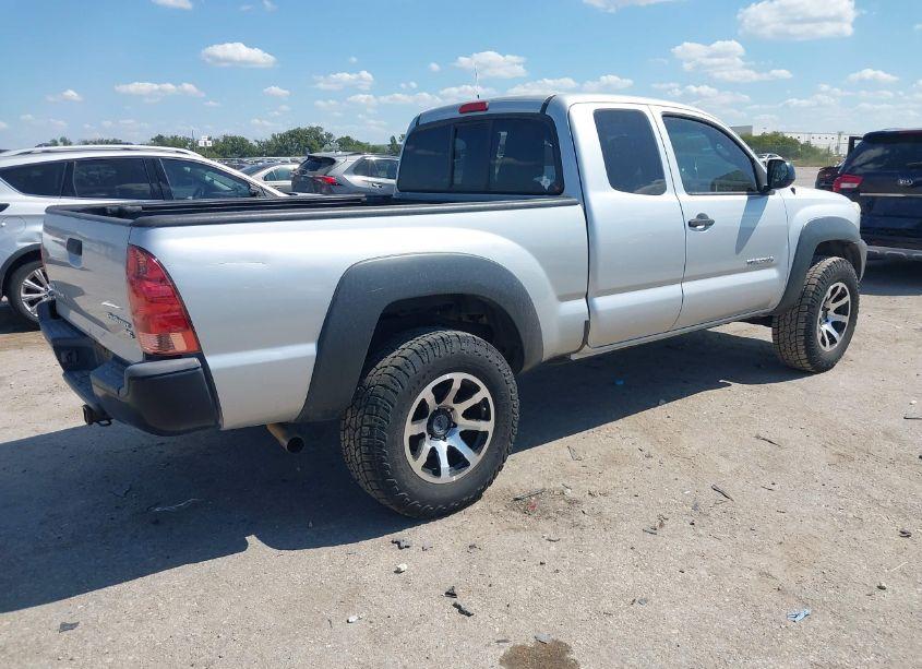 Photo 4 of 2013 Toyota Tacoma PRERUNNER V6 (VIN 5TFTU4GN7DX044777)