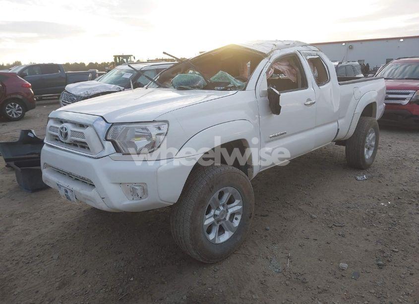 Photo 2 of 2015 Toyota Tacoma PRERUNNER ACCESS CAB (VIN 5TFTU4GN8FX084806)