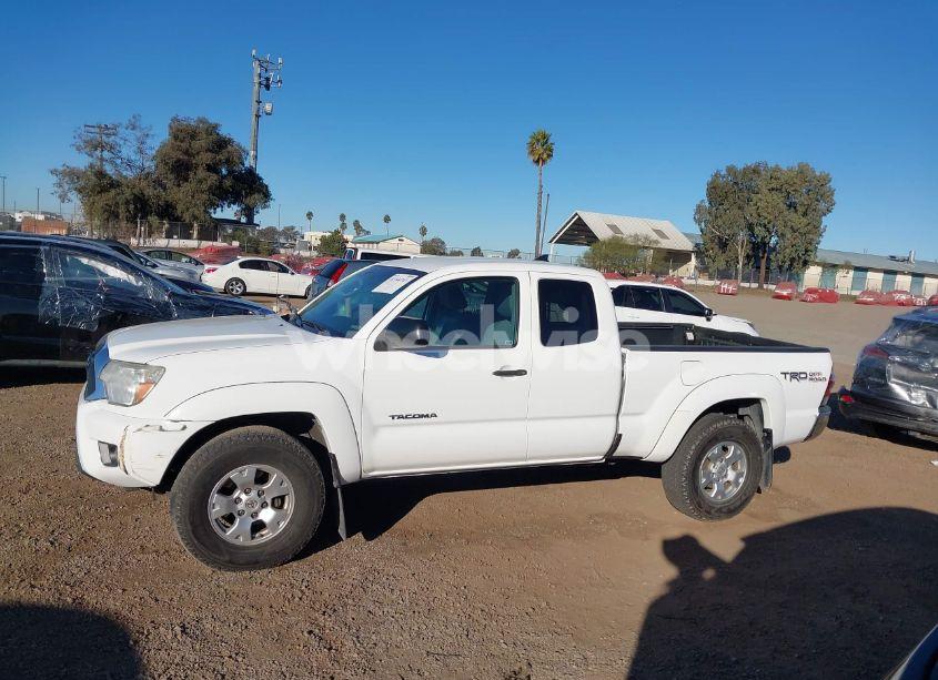 Photo 14 of 2015 Toyota Tacoma PRERUNNER ACCESS CAB (VIN 5TFTU4GNXFX075783)