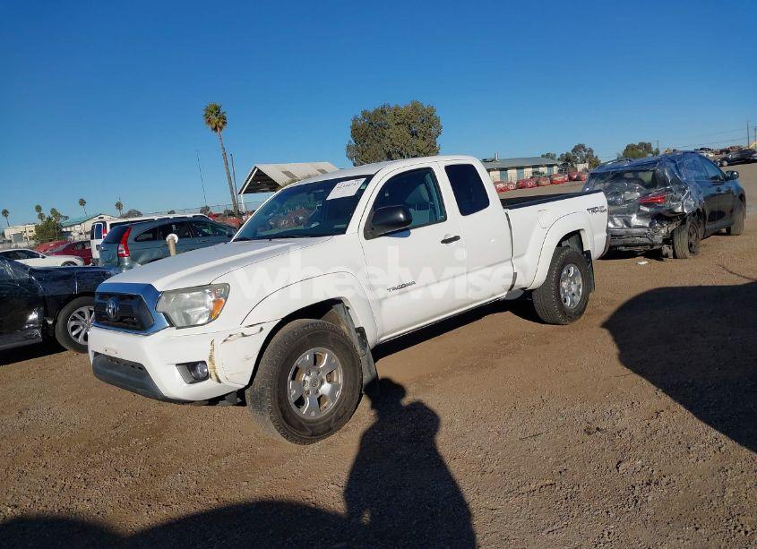 Photo 2 of 2015 Toyota Tacoma PRERUNNER ACCESS CAB (VIN 5TFTU4GNXFX075783)
