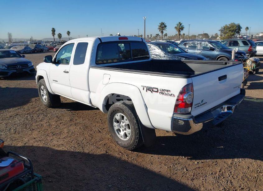 Photo 3 of 2015 Toyota Tacoma PRERUNNER ACCESS CAB (VIN 5TFTU4GNXFX075783)