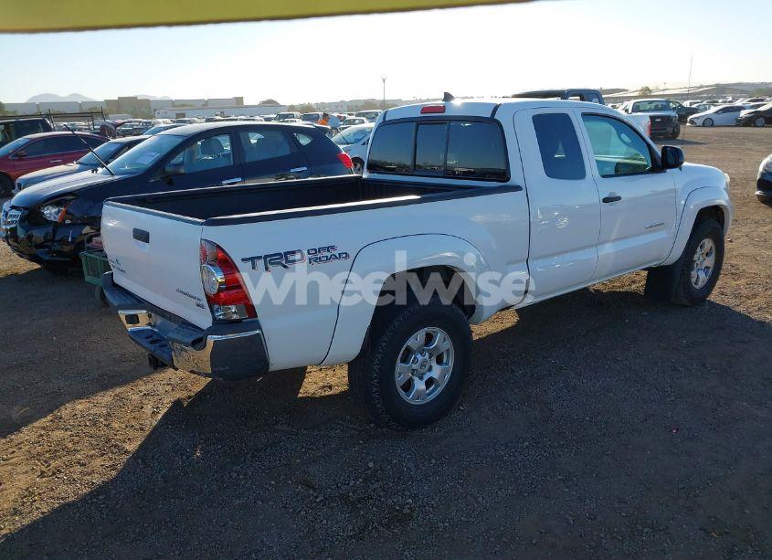 Photo 4 of 2015 Toyota Tacoma PRERUNNER ACCESS CAB (VIN 5TFTU4GNXFX075783)