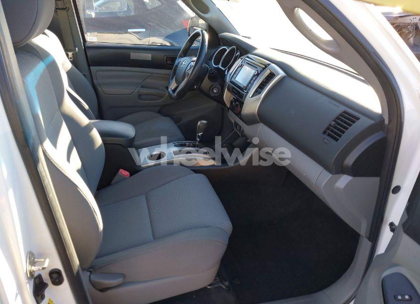 Photo 5 of 2015 Toyota Tacoma PRERUNNER ACCESS CAB (VIN 5TFTU4GNXFX075783)