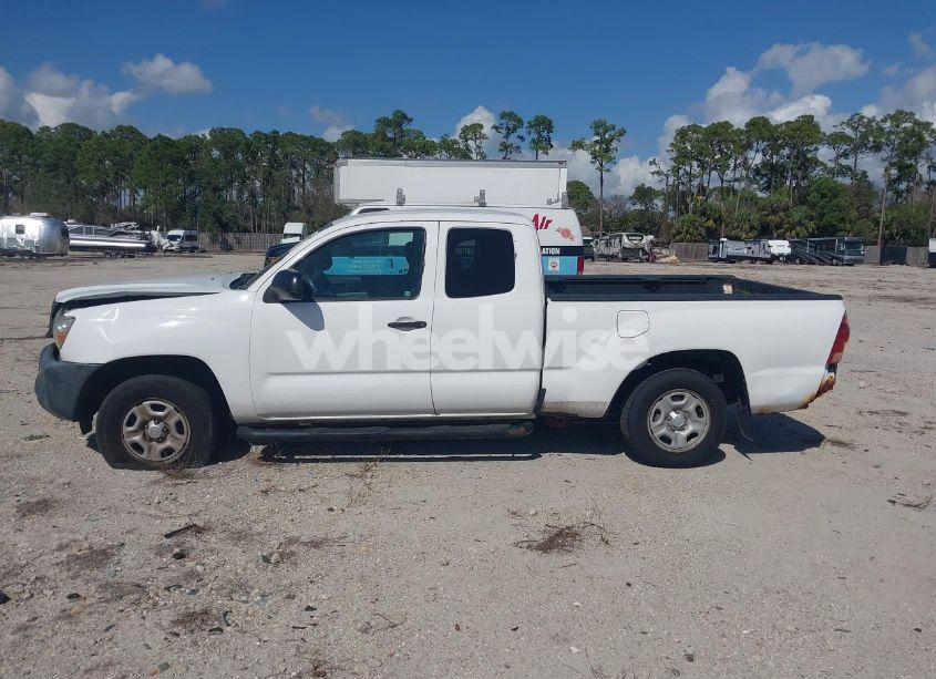 Photo 14 of 2015 Toyota Tacoma (VIN 5TFTX4CN0FX053529)