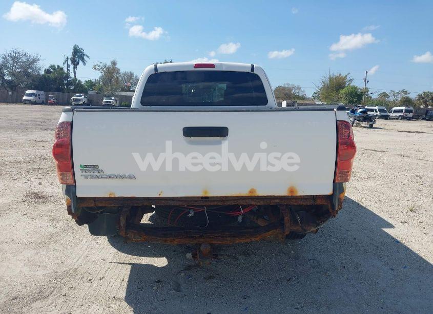 Photo 16 of 2015 Toyota Tacoma (VIN 5TFTX4CN0FX053529)