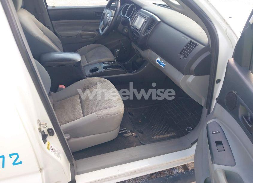Photo 5 of 2015 Toyota Tacoma (VIN 5TFTX4CN0FX053529)