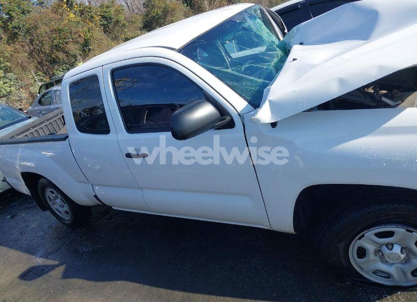 Photo 13 of 2015 Toyota Tacoma (VIN 5TFTX4CN0FX054003)