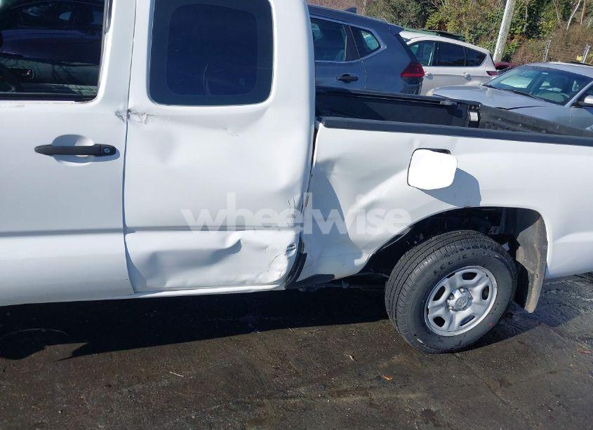 Photo 17 of 2015 Toyota Tacoma (VIN 5TFTX4CN0FX054003)